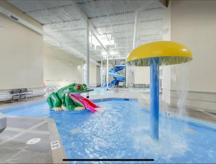 Cozy One Bedroom Condo With Indoor Pool And Hottub Canmore Kültér fotó