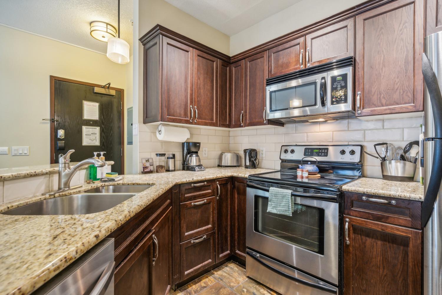 Cozy One Bedroom Condo With Indoor Pool And Hottub Canmore Kültér fotó