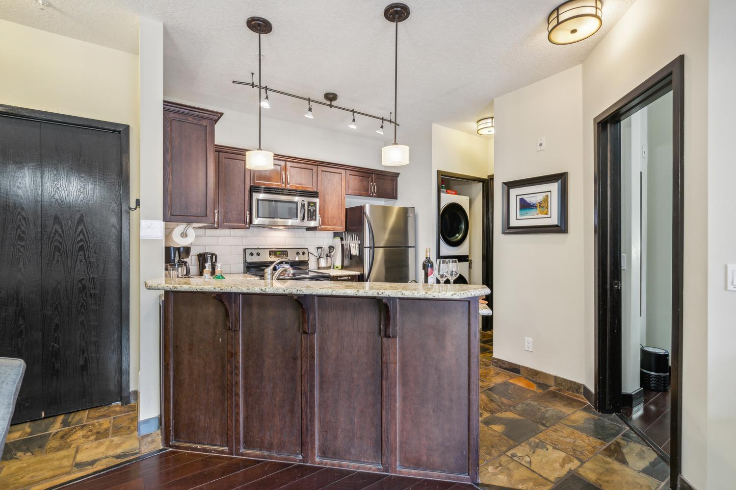 Cozy One Bedroom Condo With Indoor Pool And Hottub Canmore Kültér fotó