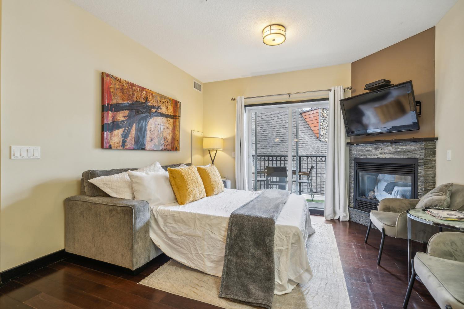 Cozy One Bedroom Condo With Indoor Pool And Hottub Canmore Kültér fotó